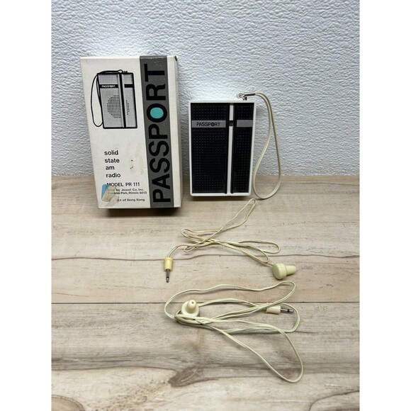Vtg PASPORT Solid State AM Radio Model PR 111 With 2 Headphones Tested - Picture 2 of 16